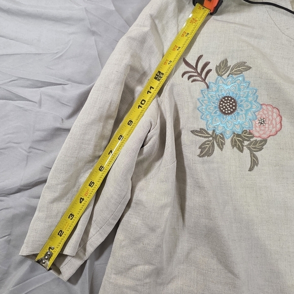Mercer & Madison Cream Floral Embroidered Linen Blazer - Picture 5 of 8